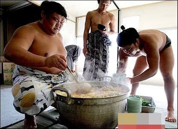Chế độ ăn khắc nghiệt của các Sumo