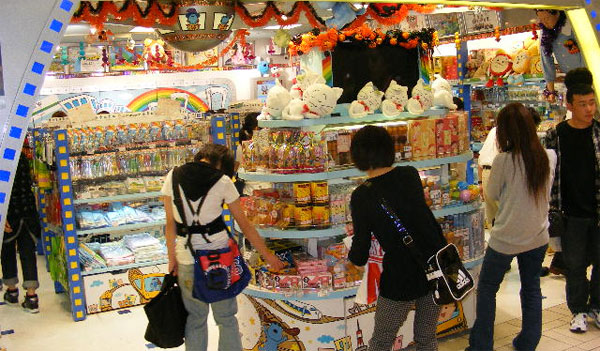 Người Nhật luôn khiêm nhường và trật tự khi đi mua hàng